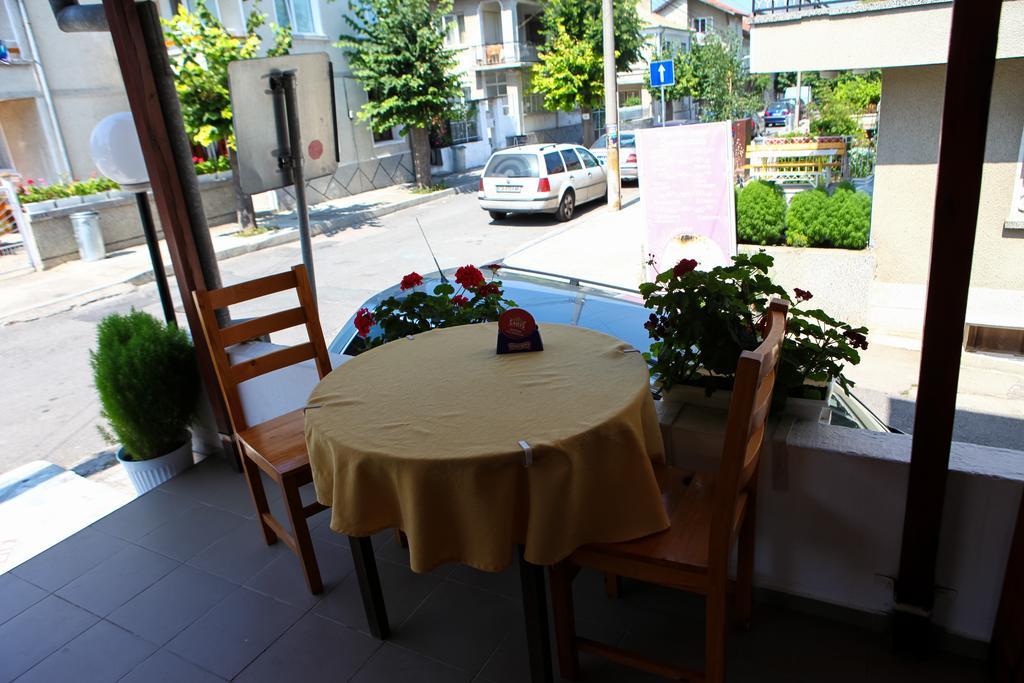 Guest Rooms Grudovi Obzor Exterior photo