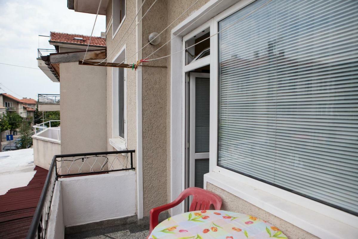 Guest Rooms Grudovi Obzor Exterior photo